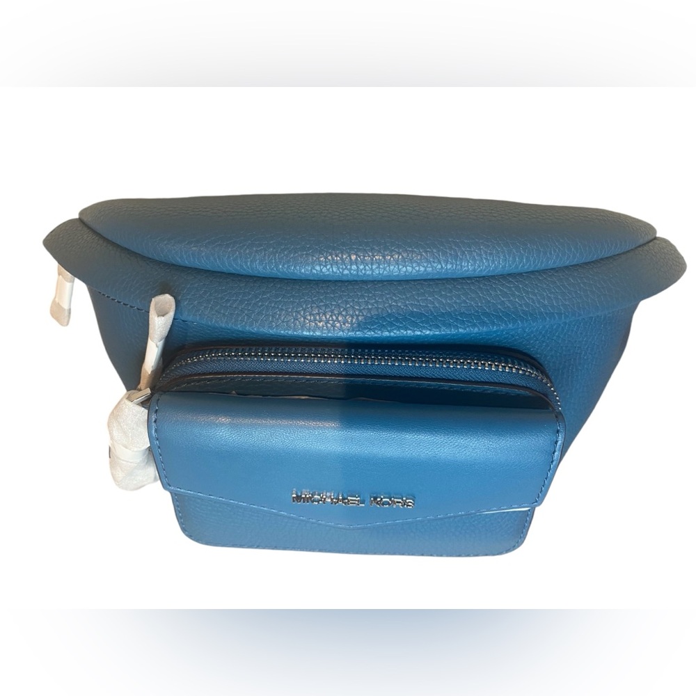 Authentic Michael Kors Korsmaisie a large Pebble 2 in 1 Sling Pack.. - Picture 7 of 9